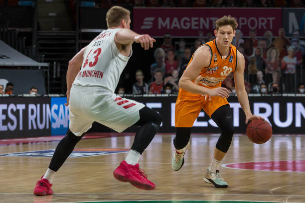 突并非拜仁 突并非拜仁